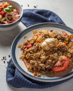 Türkischen Reis kochen und zubereiten – Grundrezept mit Zutaten [Bildinhalt mit KI erstellt]