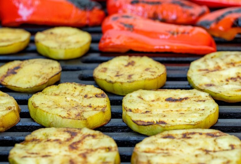 Auberginen grillen Anleitung und 5 Rezepte: Ein Genuss für Grillliebhaber [Bildinhalt mit KI erstellt]