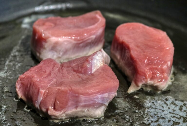 Schweinefilet braten Rezept und Anleitung: Das perfekte Gericht für Fleischliebhaber [Bildinhalt mit KI erstellt]